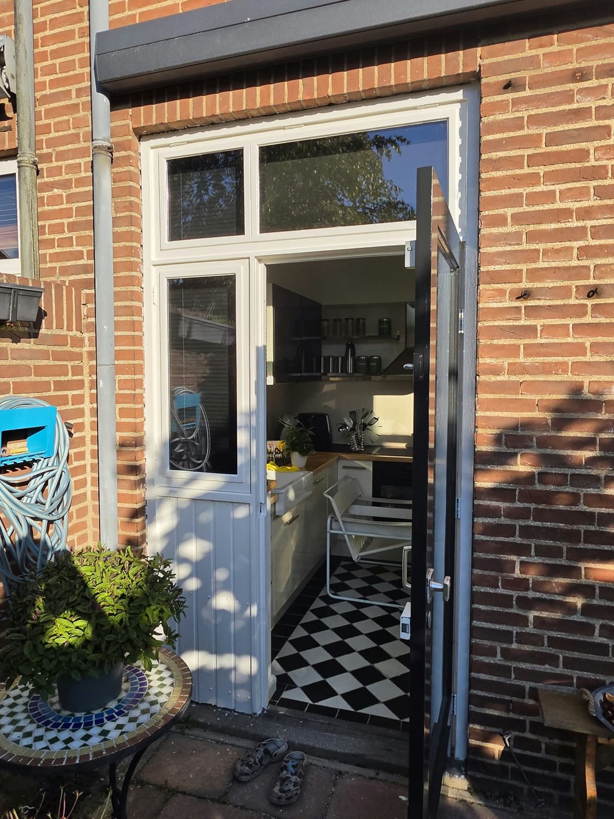 Achterdeurkozijn Meloenstraat Nijmegen wit afgelakt