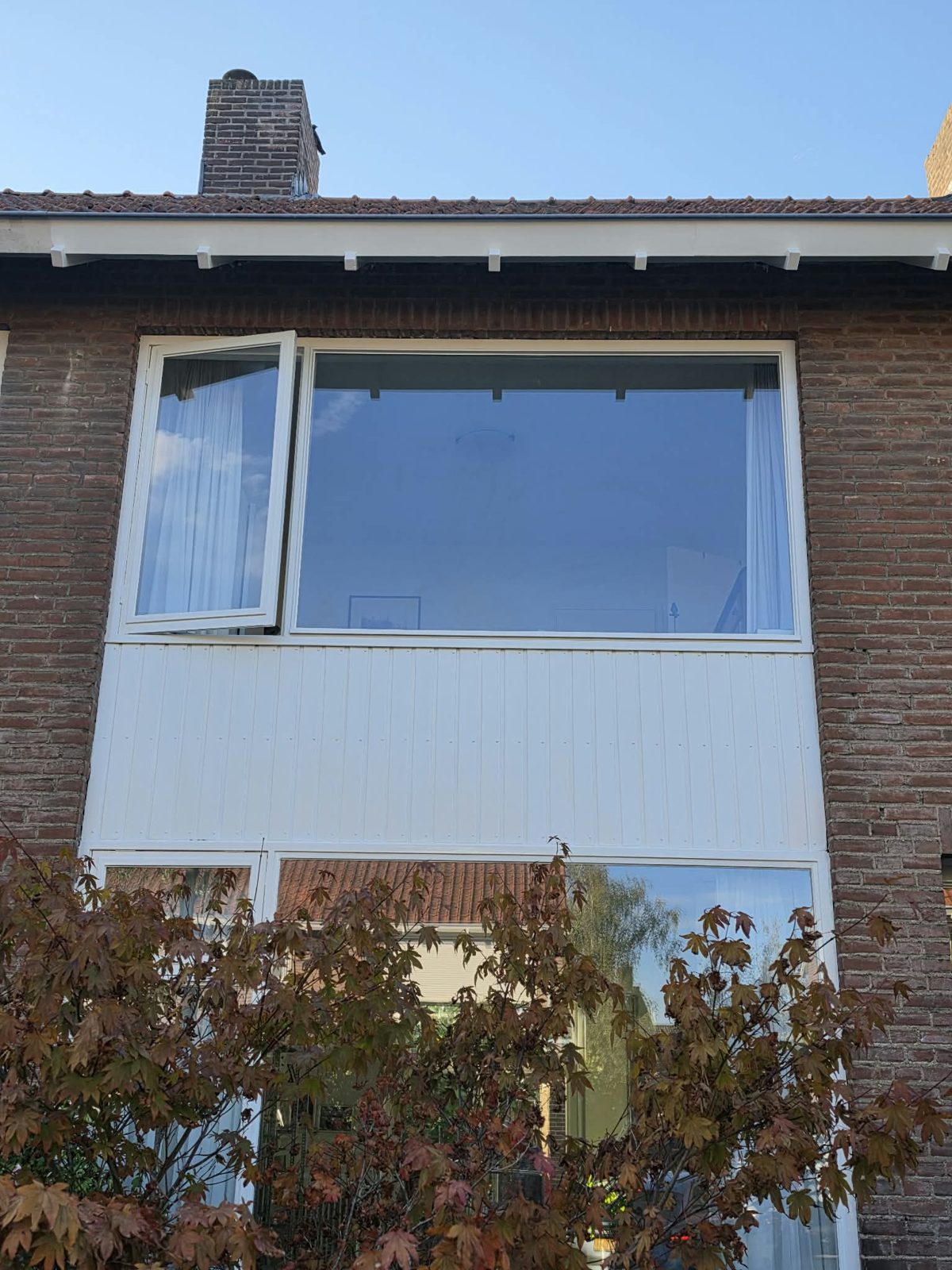Wit kozijn en gevelbetimmering voorgevel Meloenstraat Nijmegen