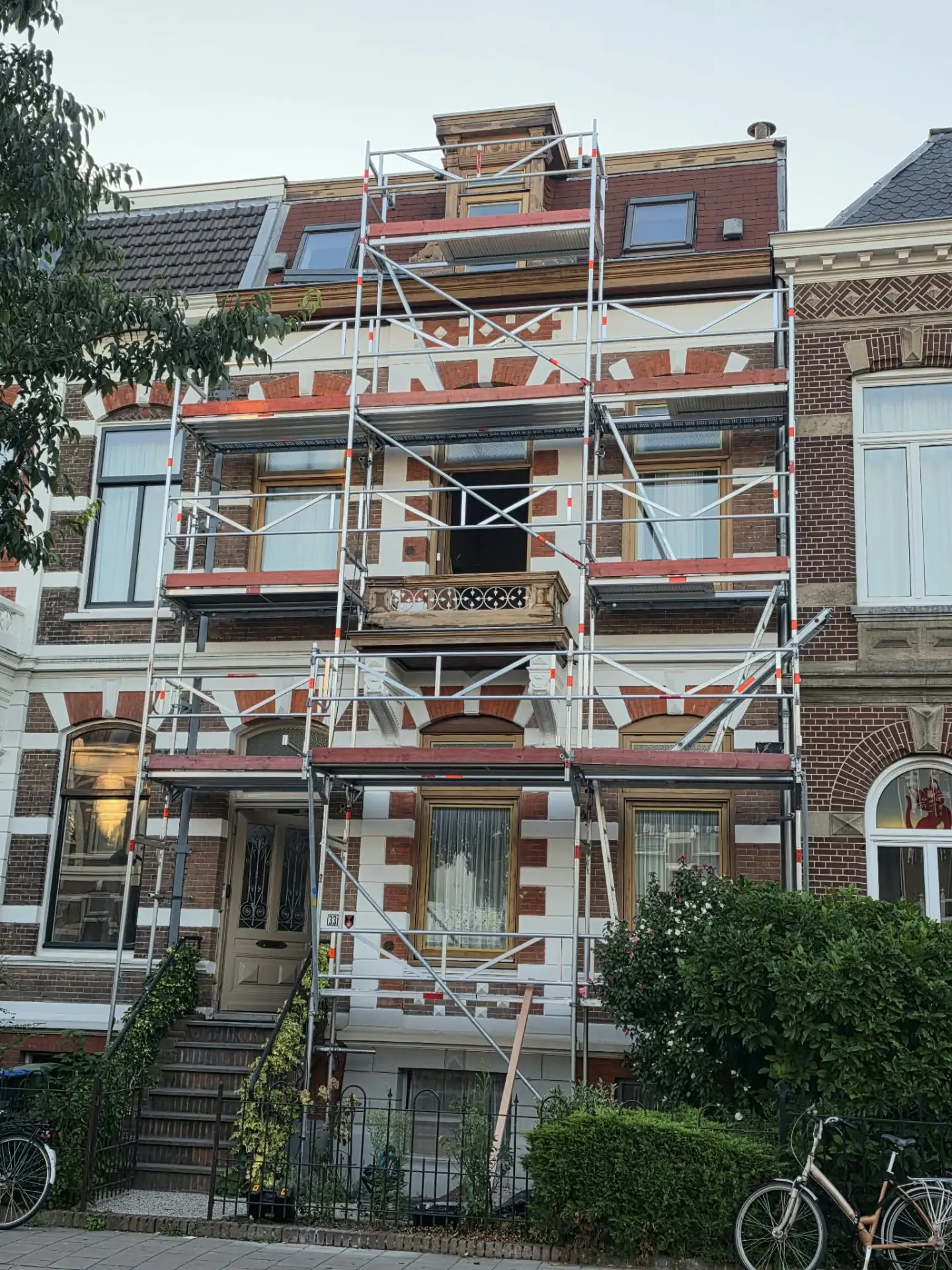 Sint Annastraat Nijmegen — situatie voor het schilderwerk met steiger